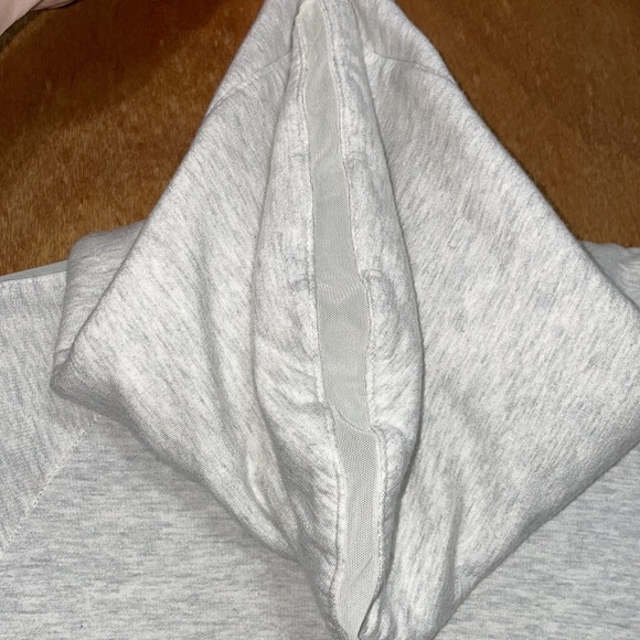 Athleta Women’s Long Sleeve Hooded Sweatshirt with Mesh Trim on Hood & Sleeves - Picture 6 of 6